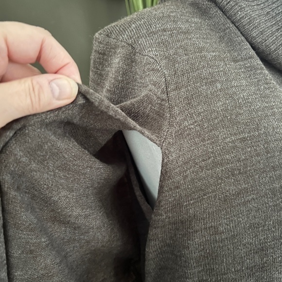 BB Dakota Women's Brown Lightweight Sleeveless Cowl Neck Sweater with Cape Sz. M - Picture 5 of 10